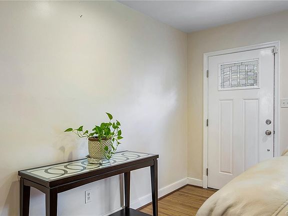 5th image of 3325 Delano St
