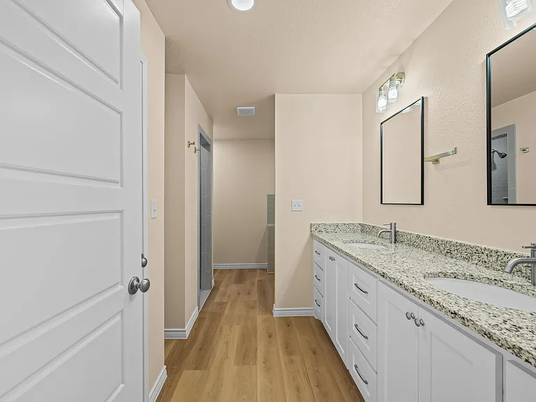 11301 N Cres #2800-B — Photo 8