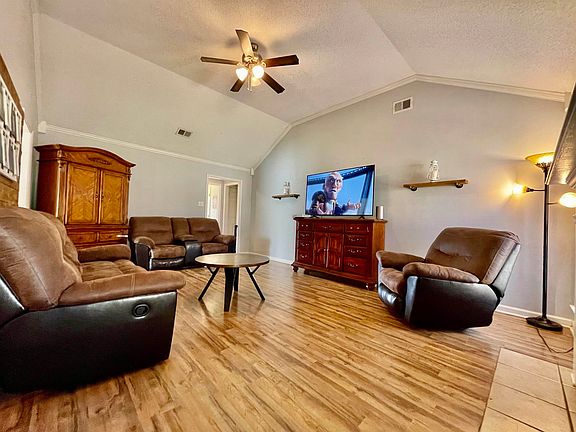 5th image of 20 Winding Creek Dr
