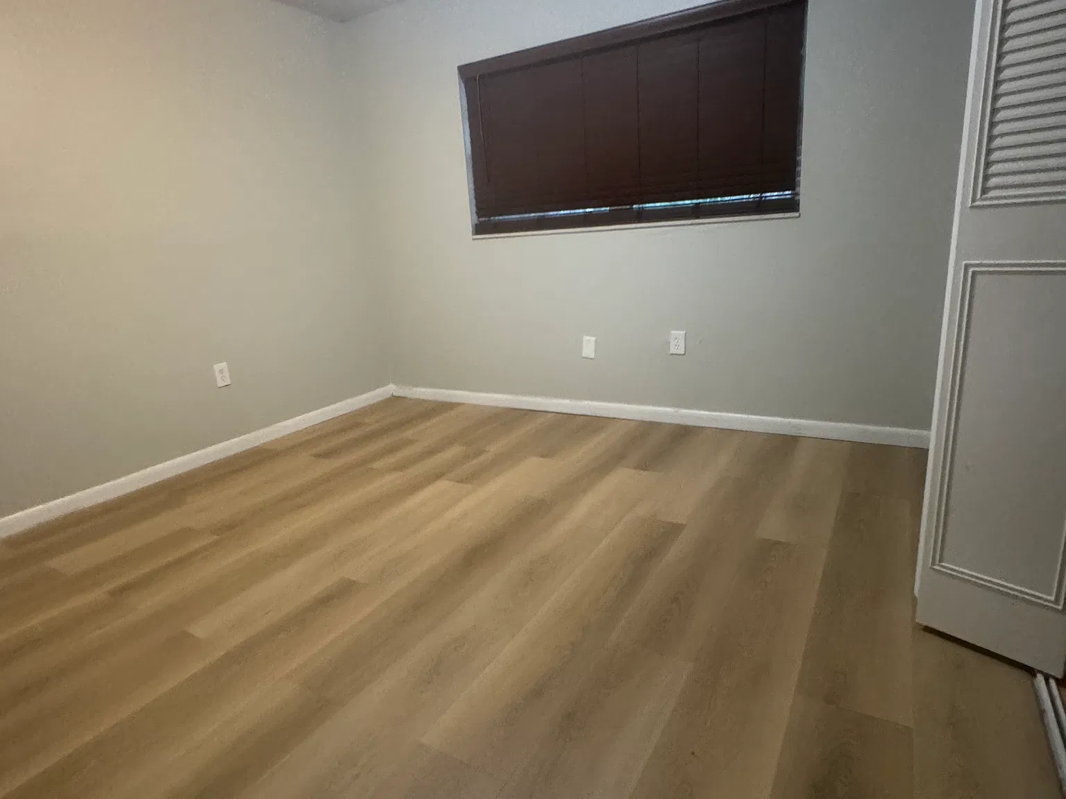 620 Eastwood Ct — Photo 3