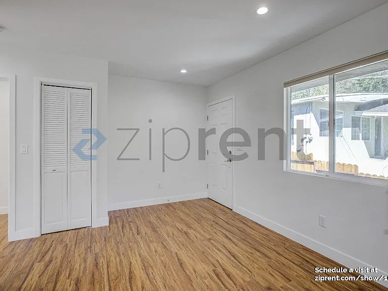 1917 Hyperion Ave — Photo 5
