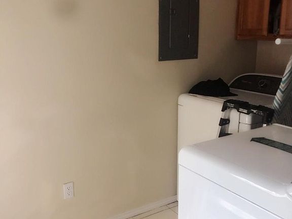 4th image of 128 W Longoria Dr
