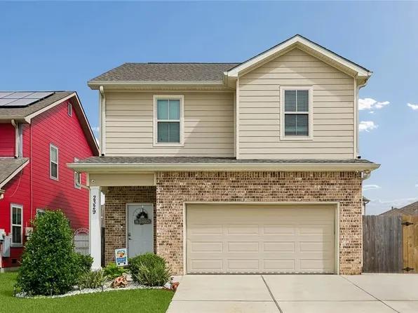 2329 E Village Ct, Gretna, LA 70056