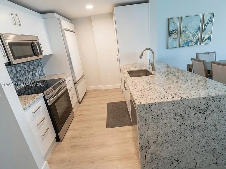 10275 Collins Ave #614 — Photo 7
