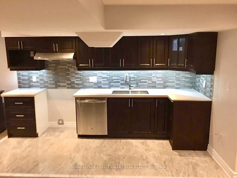 11 Oxendon Rd #BASEMENT — Photo 7