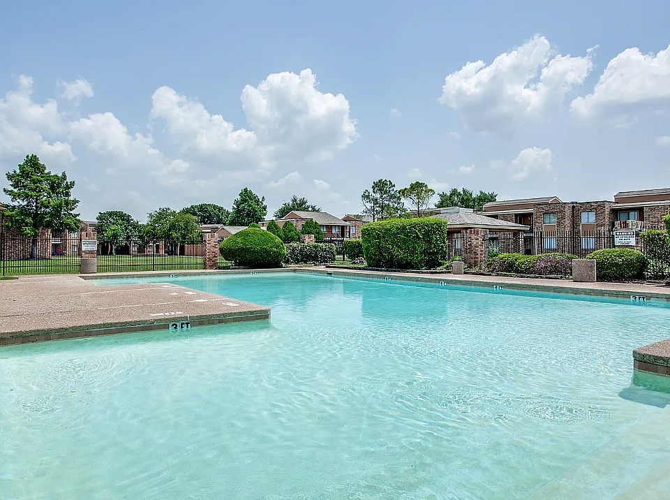 Resort-style swimming pool