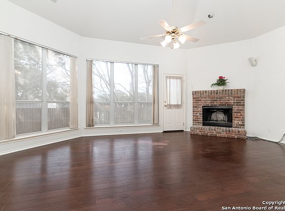 4th image of 14910 Lantern Ln