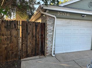 1006 Cottonwood Trl, Benbrook, TX 76126