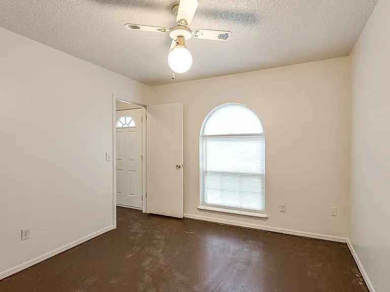 1013 NW 6th St — Photo 11