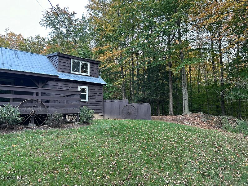 5th image of 121 Hogtown Road