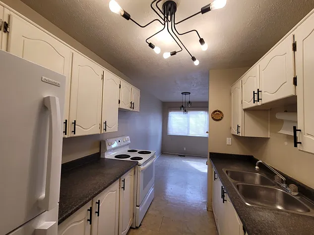 3 Bedroom 4-Plex Located in Normandeau — Photo 2