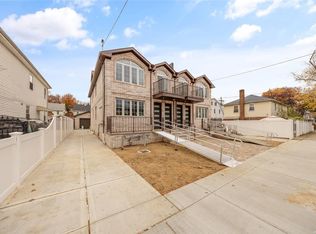 160-31 77th Ave, Fresh Meadows, NY 11366