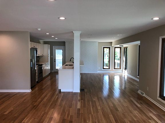 3rd image of 1324 Tanforan Dr