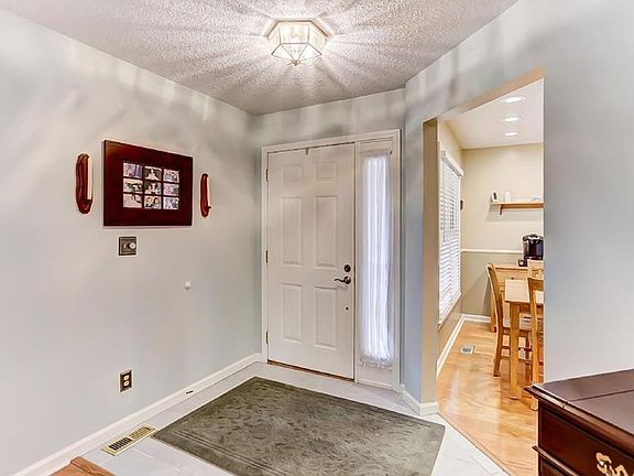 5th image of 36 Martingham Ct