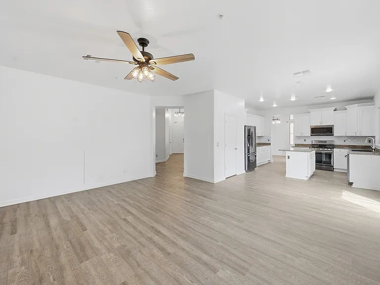 12175 W Chase Ln — Photo 12