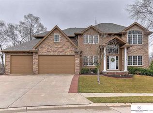 1113 Locust Ave, Papillion, NE 68046