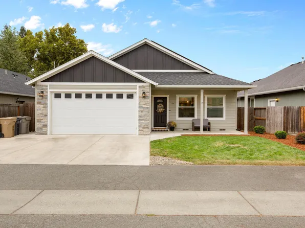 738 Lincoln Rd, Grants Pass, OR 97526