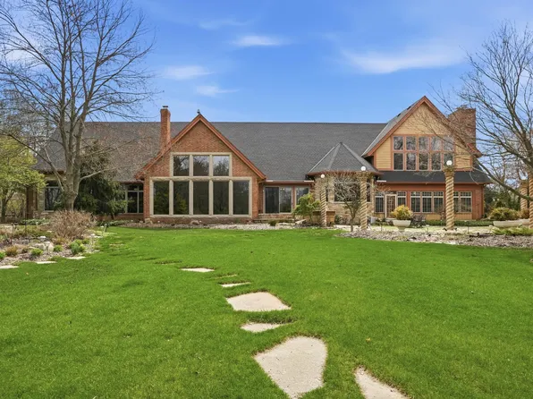 8315 Meadow Ln, Saint John, IN 46373