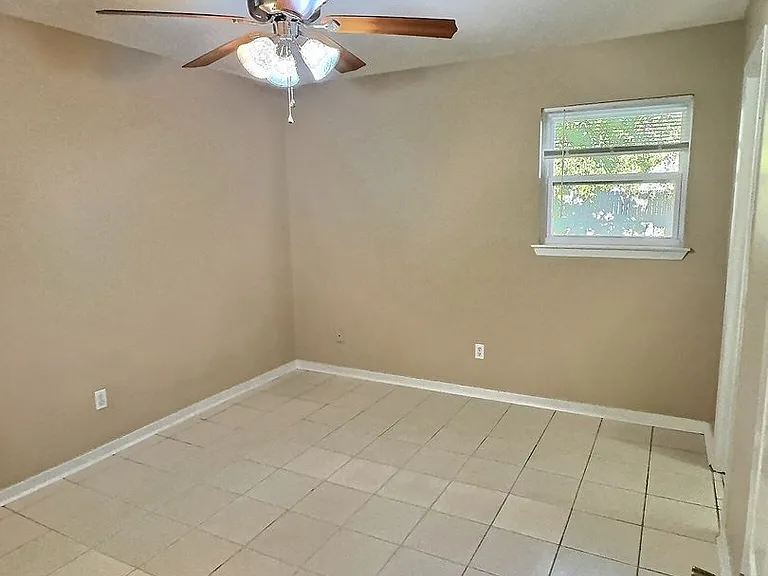 302 Hunter Dr — Photo 14