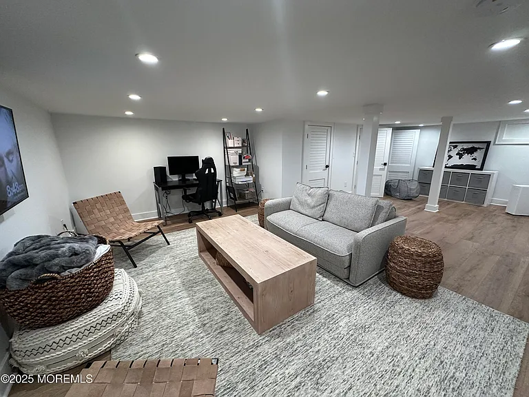 411 Sylvania Ave — Photo 28