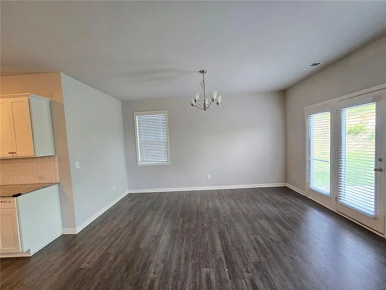 121 Valimar Dr — Photo 5