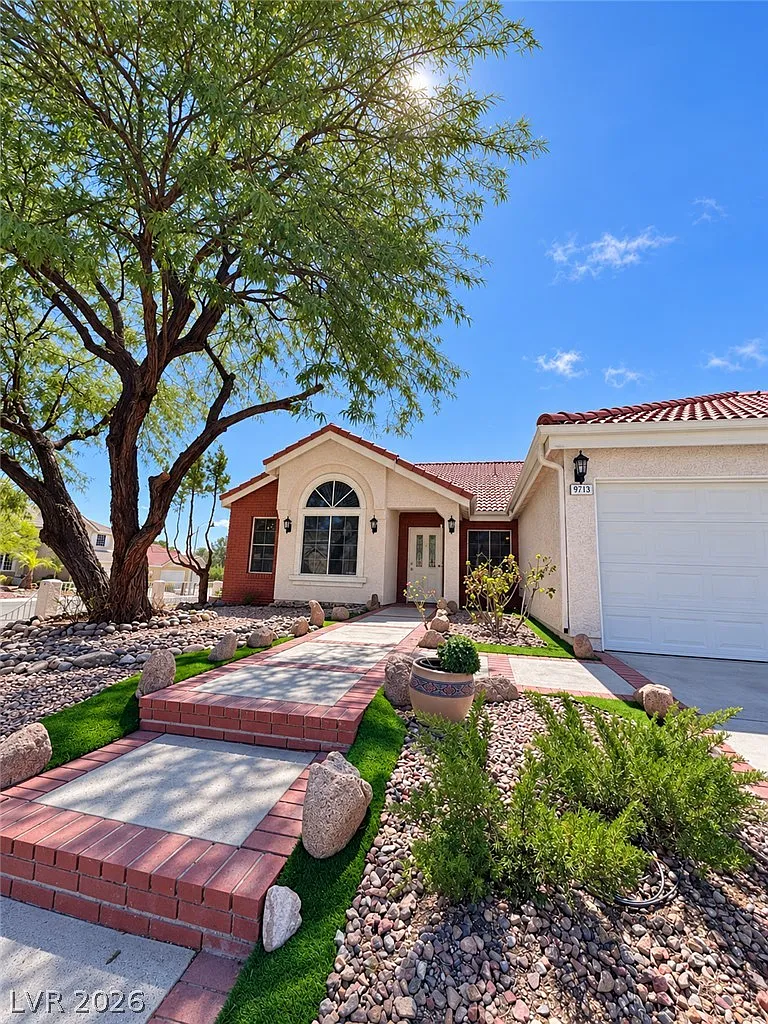 4 bed, 2.0 bath, 2020 sqft, $2,950 — Photo 2