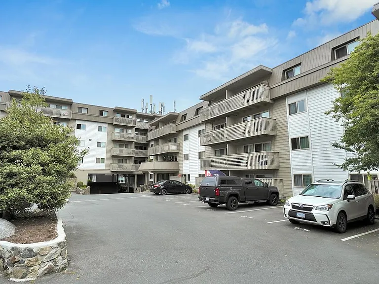 948 Esquimalt Rd — Photo 15