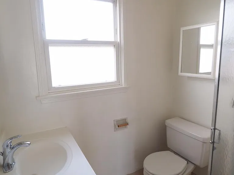 242 E California Blvd #D — Photo 9