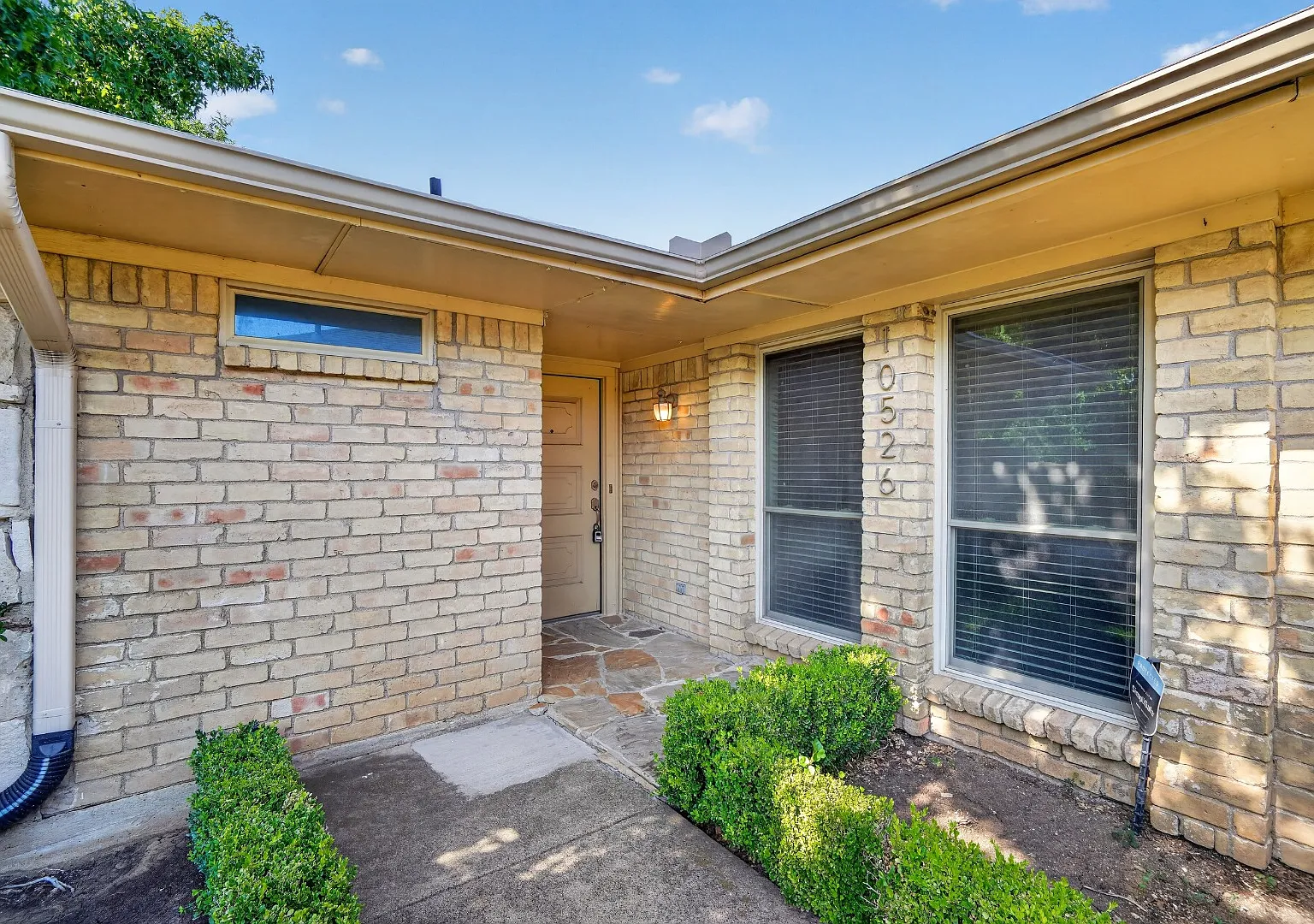 North Dallas 3 bedroom - Move in Ready! — Photo 1