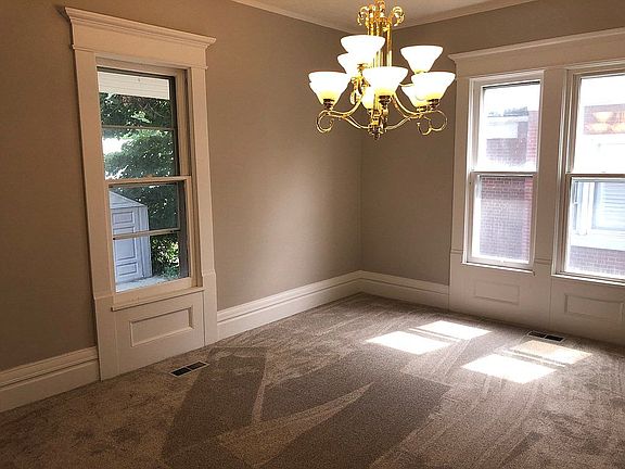 4th image of 524 W Main St