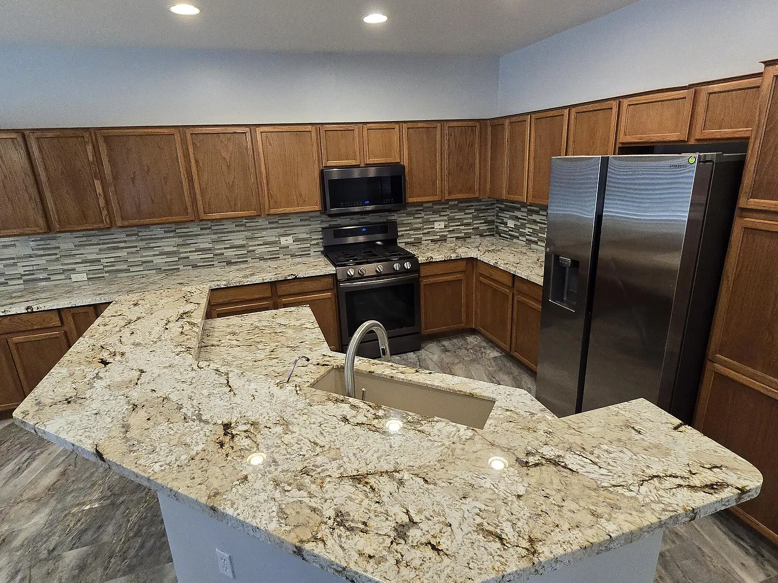 4 bed, 2.0 bath, 2239 sqft, $2,295 — Photo 3