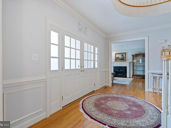 4th image of 1351 Lewinsville Mews