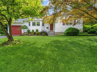 4 Roland Ct, Nanuet, NY 10954