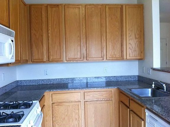 2nd image of 118 Wood St APT 202