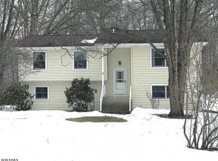 7 Hampton Spring Rd, Newton, NJ 07860