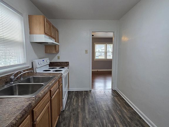 3rd image of 710 Queen Ave NW