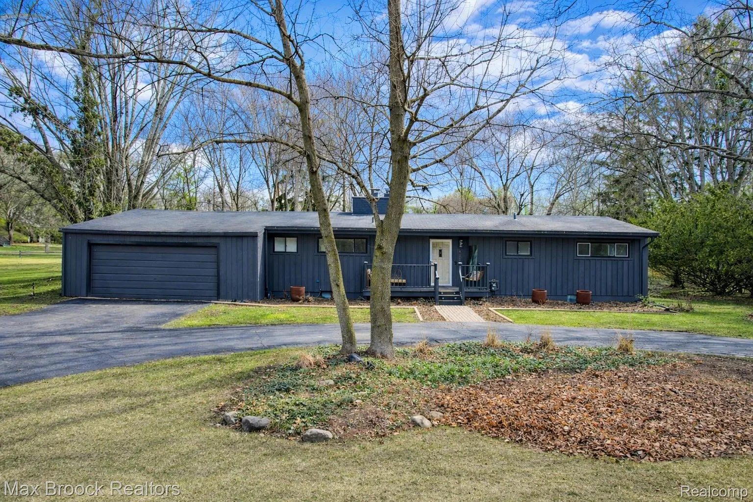 32700 Evergreen Rd photo 1