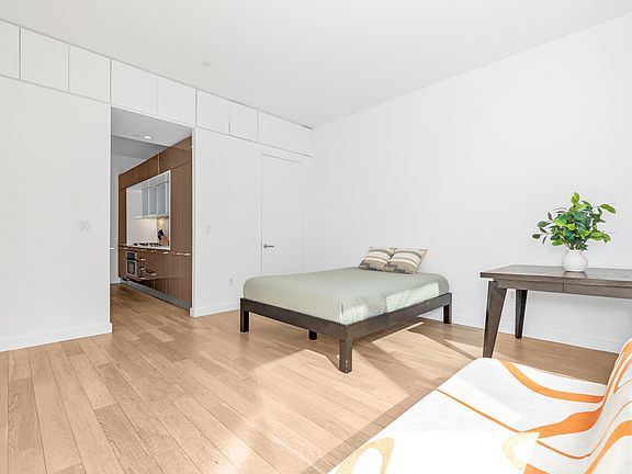 2nd image of 75 Wall St APT 22H