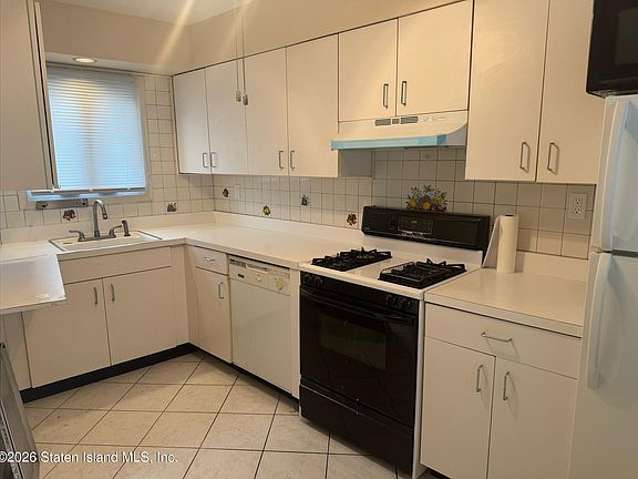 2nd image of 42 Stonecrest Ct