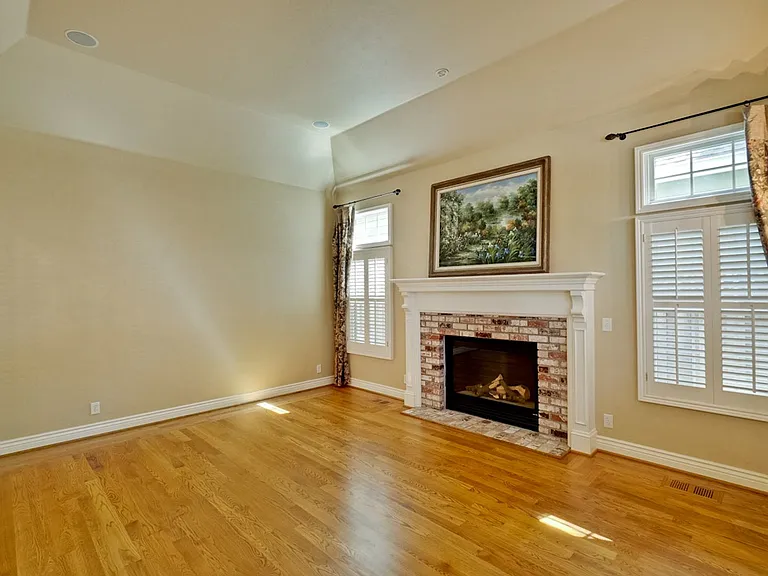 1150 Meredith Ave — Photo 11