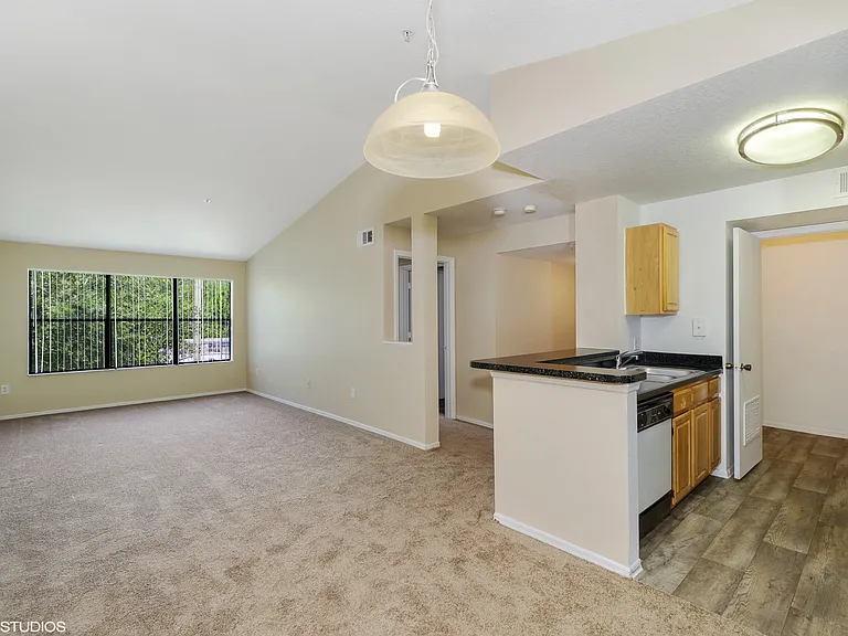 Falcon Trace Apartment Homes — Photo 13