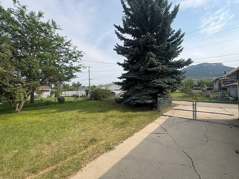 1415 Hollins Ave — Photo 30