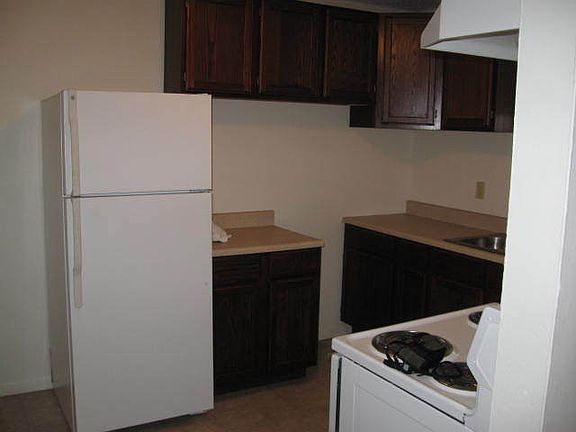 2nd image of 609 W 14th St APT 6