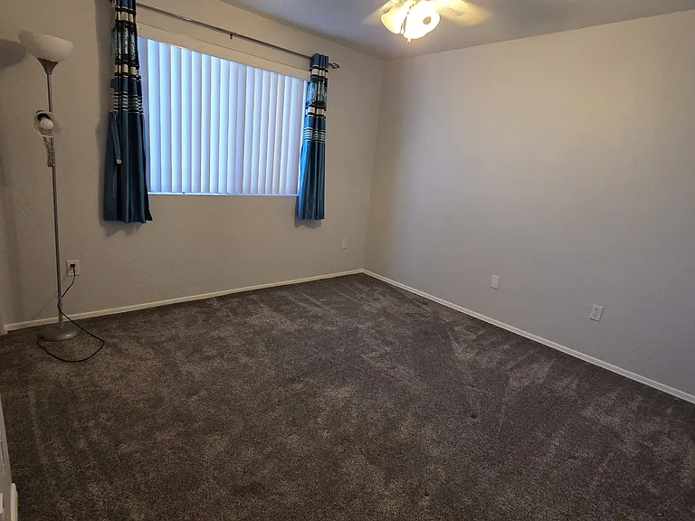 1015 E Irma Ln — Photo 25