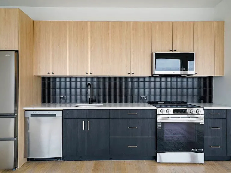 11-14 35th Ave #815 — Photo 2