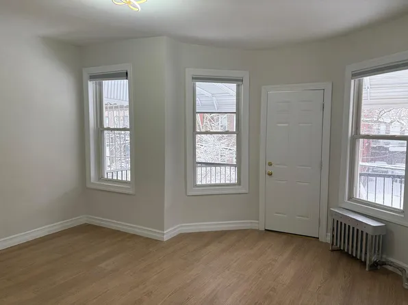 39 East 52nd Street image 1 of 15