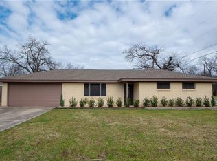 611 Cozby St N, Benbrook, TX 76126