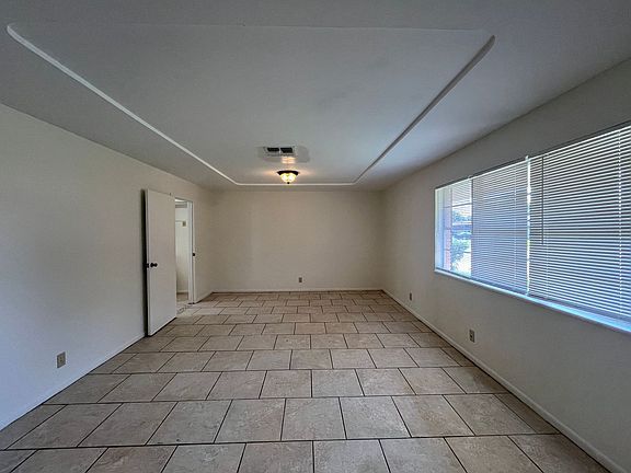 3rd image of 4411 Hamlin Dr