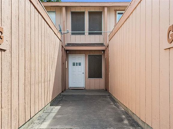 3rd image of 3121 W Hood Ave APT G202