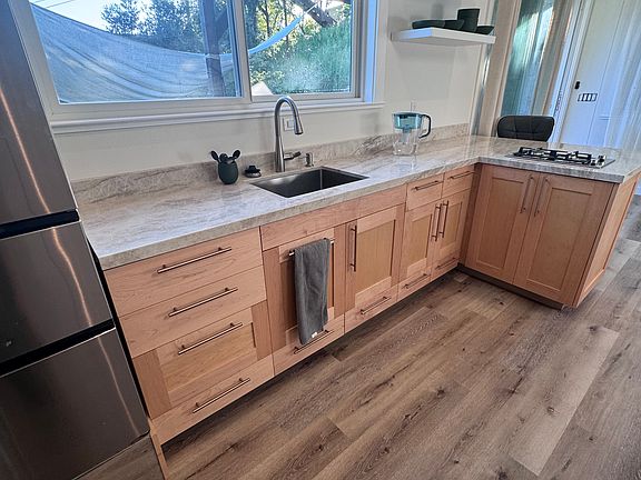 2nd image of 209 Vista View Dr